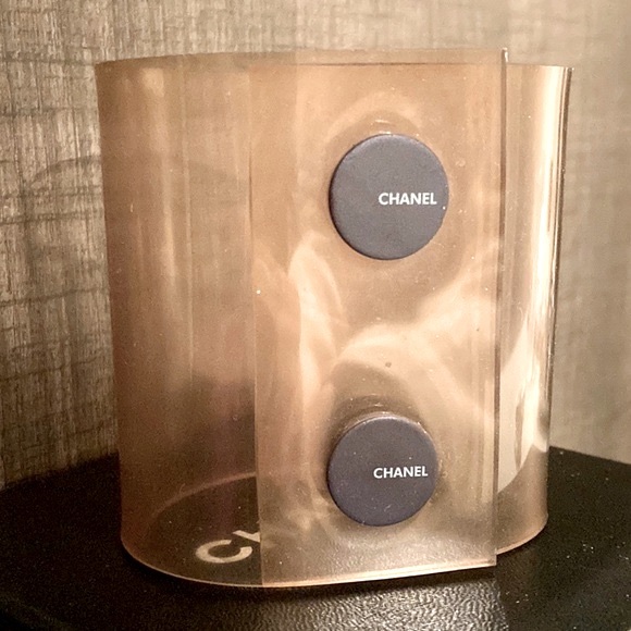 Chanel Vintage Transparent Thick Wide Vinyl Snap Button Bracelet from 2000 - Picture 5 of 11